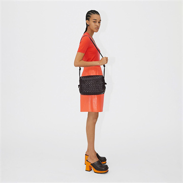 Details bottega veneta intreccio leather crossbody bag #680256